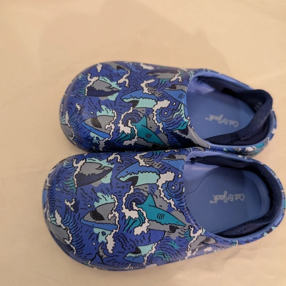 Cat & Jack Shark Design Rowan Slip On Water Shoes/Clogs in Size 7